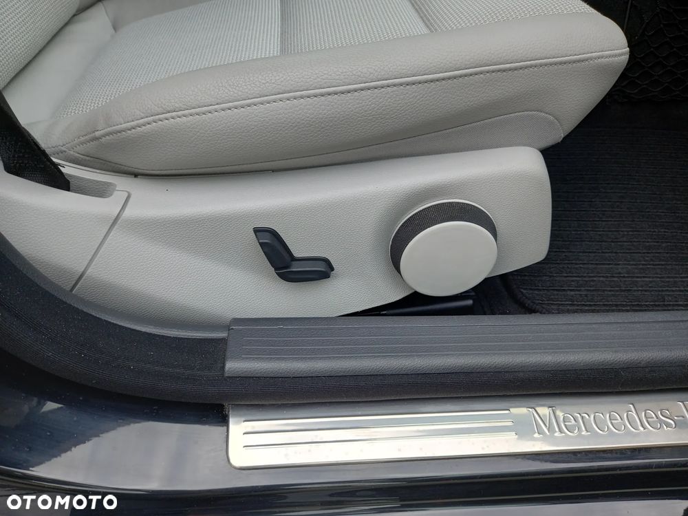 Mercedes-Benz Klasa C 200 CGI BlueEFFICIENCY Avantgarde - 39