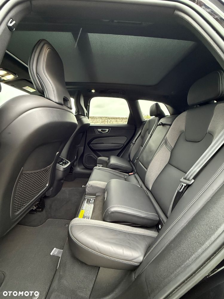 Volvo XC 60 B5 B R-Design - 12