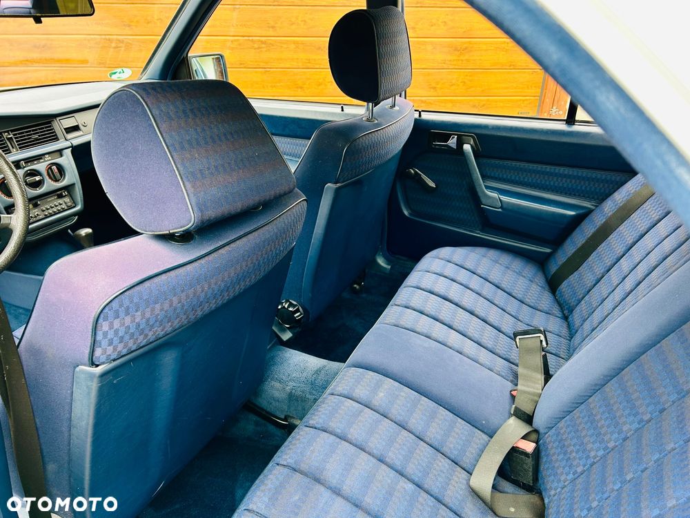 Mercedes-Benz W201 (190) - 18