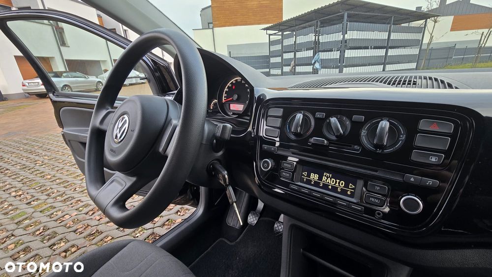 Volkswagen up! move - 18