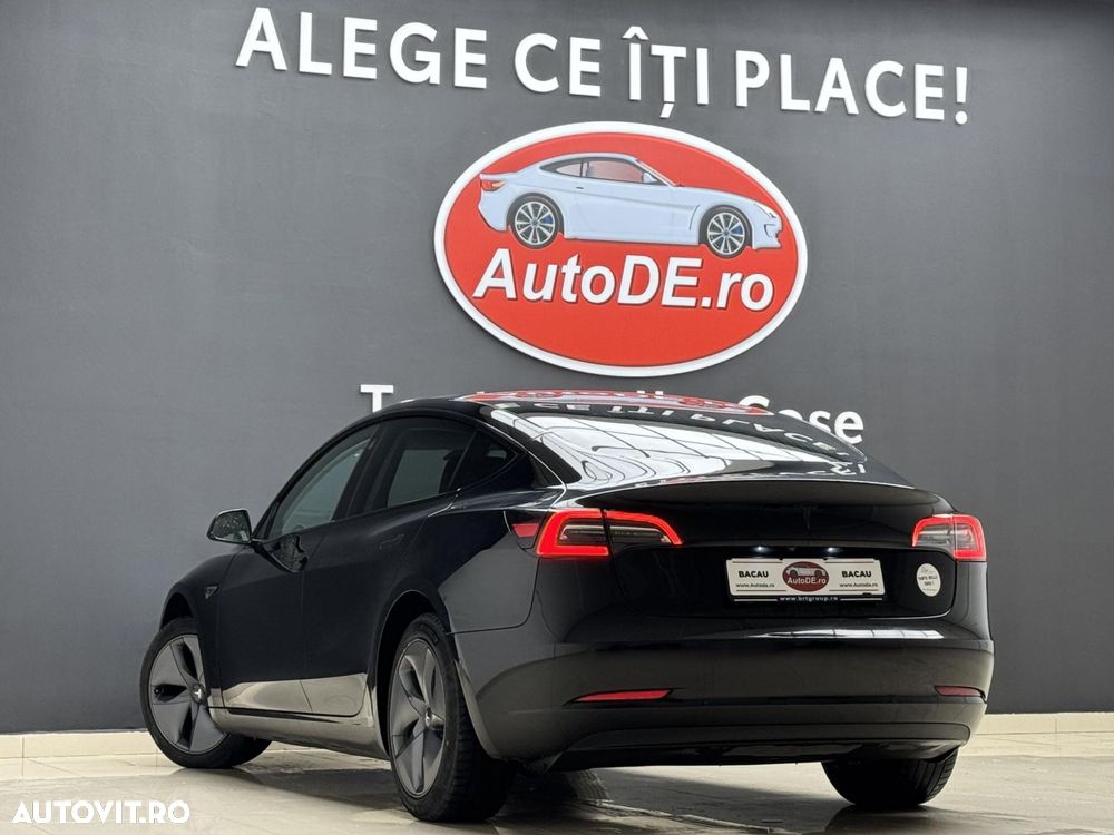 Tesla Model 3 - 3