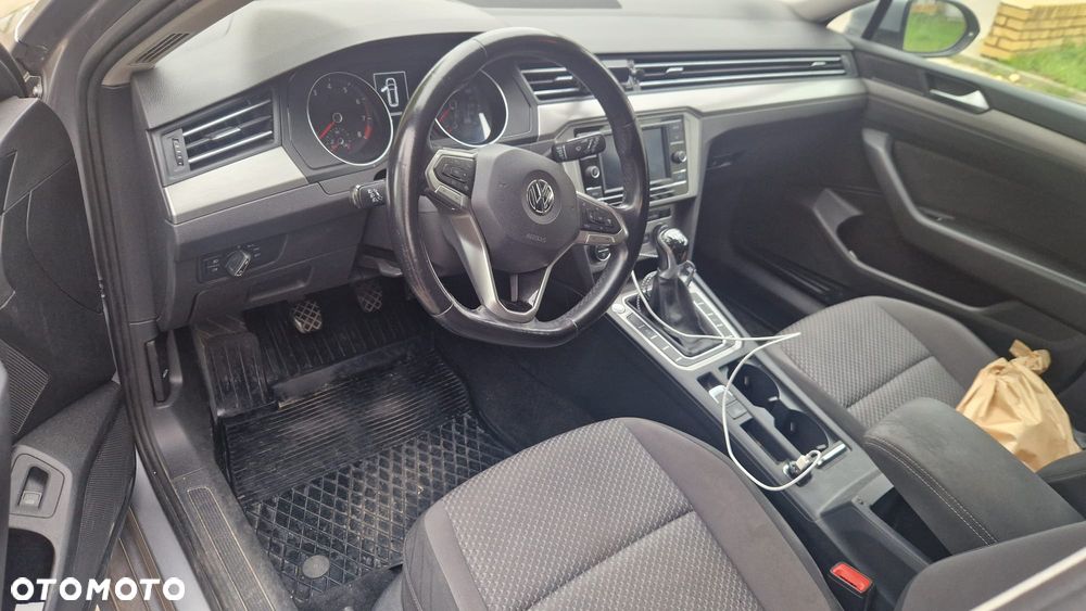 Volkswagen Passat - 4