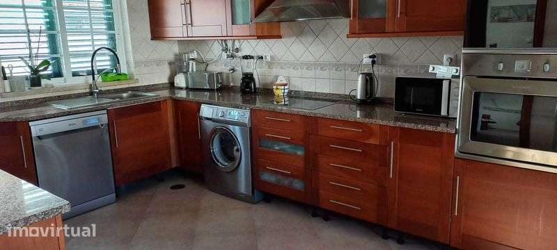 VIVENDA T4, Mais garagem 90m2, sótão 90m2 - Grande imagem: 2/10