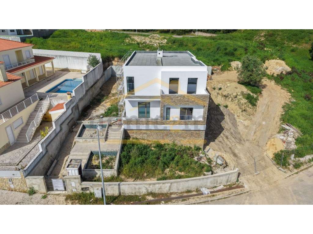 Magnífica Moradia Nova 560 m2- Vila Franca de Xira - Grande imagem: 2/31