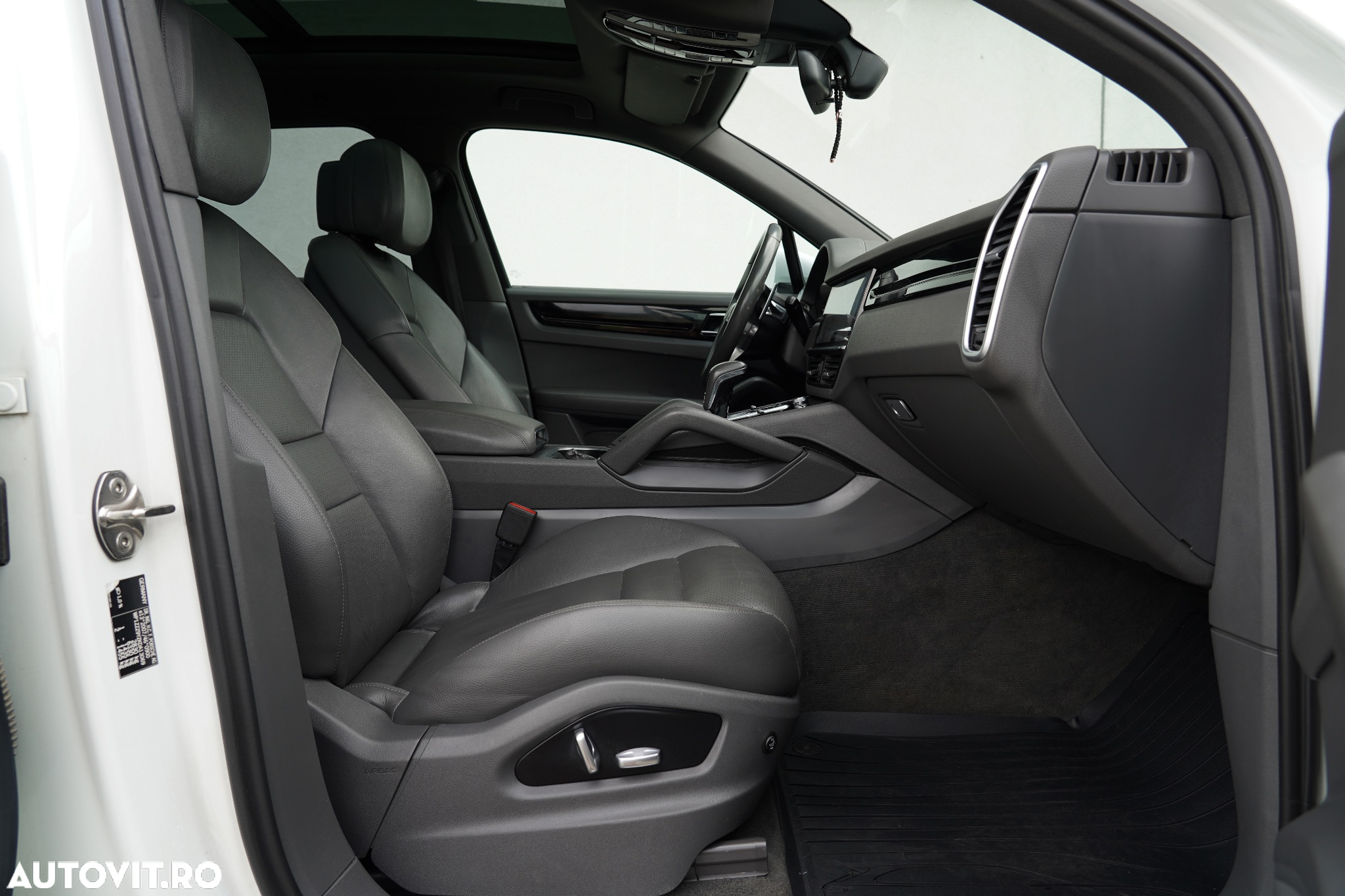 Porsche Cayenne Coupe Standard - 16