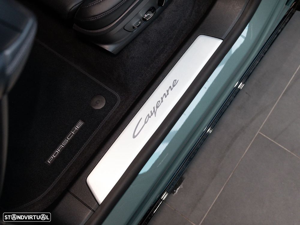 Porsche Cayenne Electric - 33