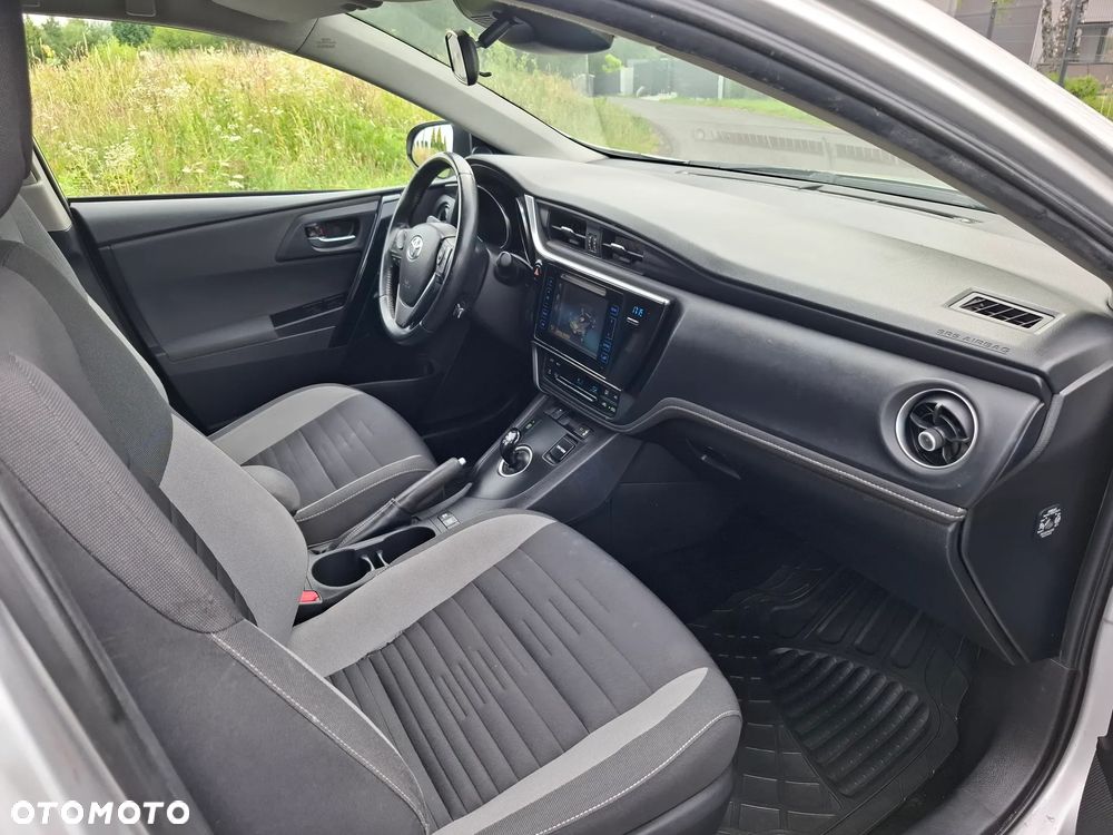 Toyota Auris - 14