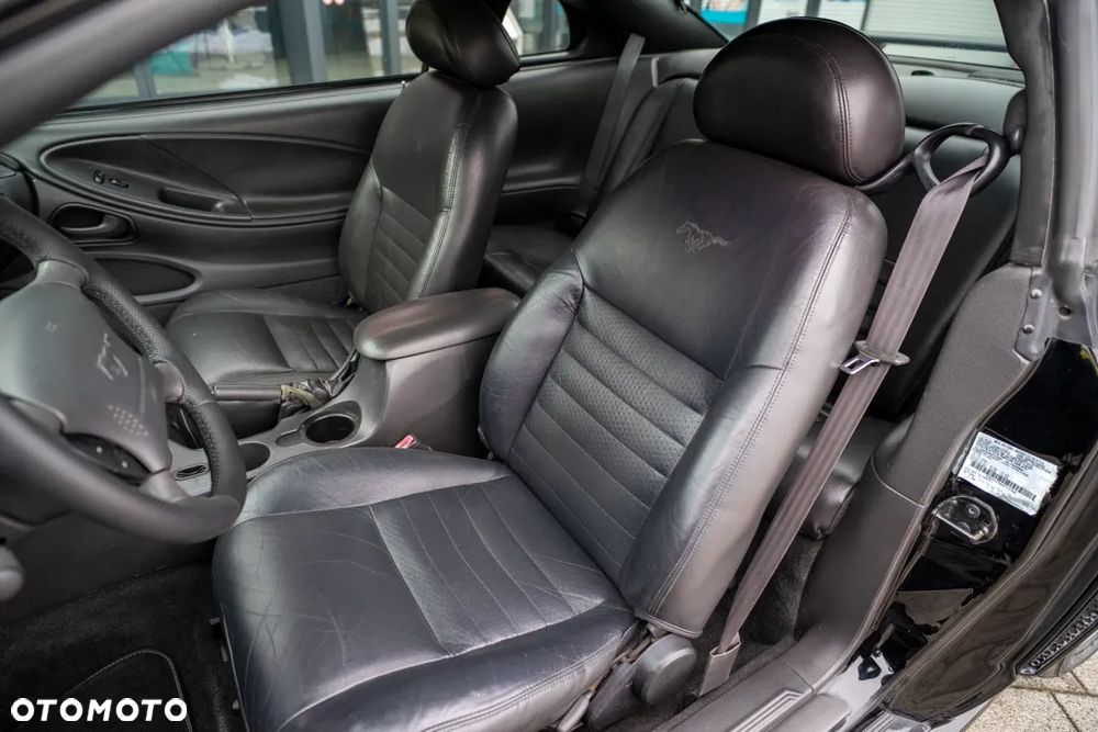 Ford Mustang 4.6 V8 GT - 36