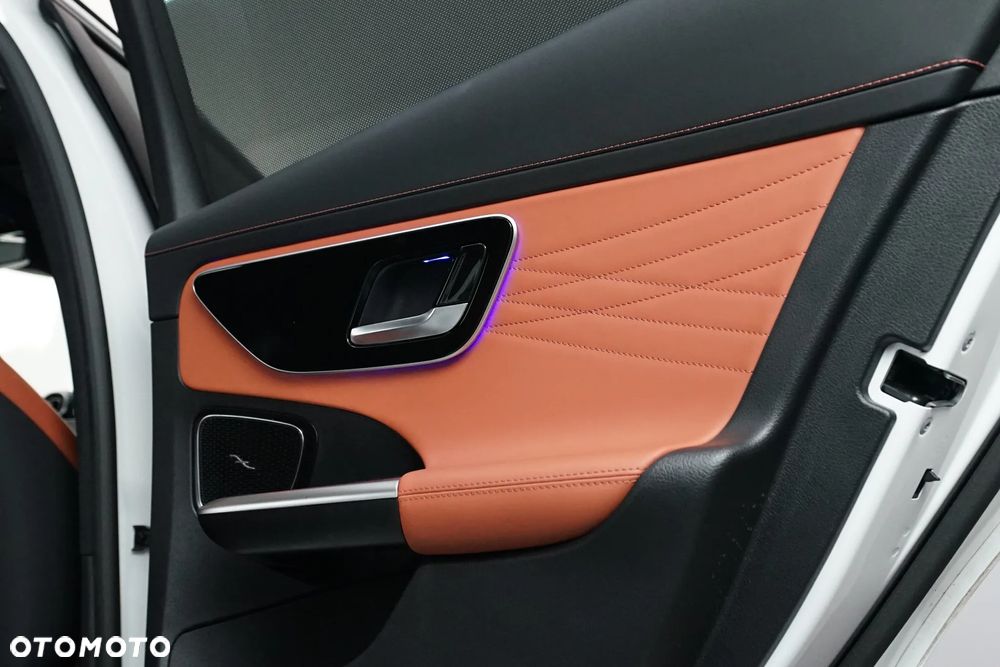 Mercedes-Benz Klasa C 300 4Matic T 9G-TRONIC AMG Line - 24