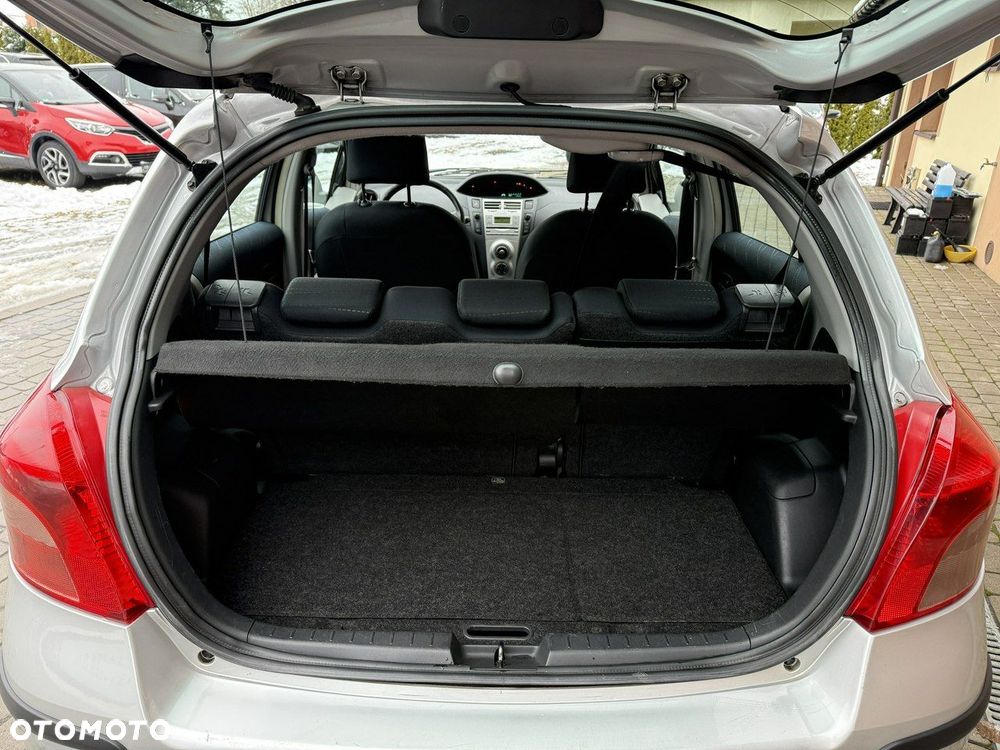 Toyota Yaris 1.3 VVT-i Sol - 23