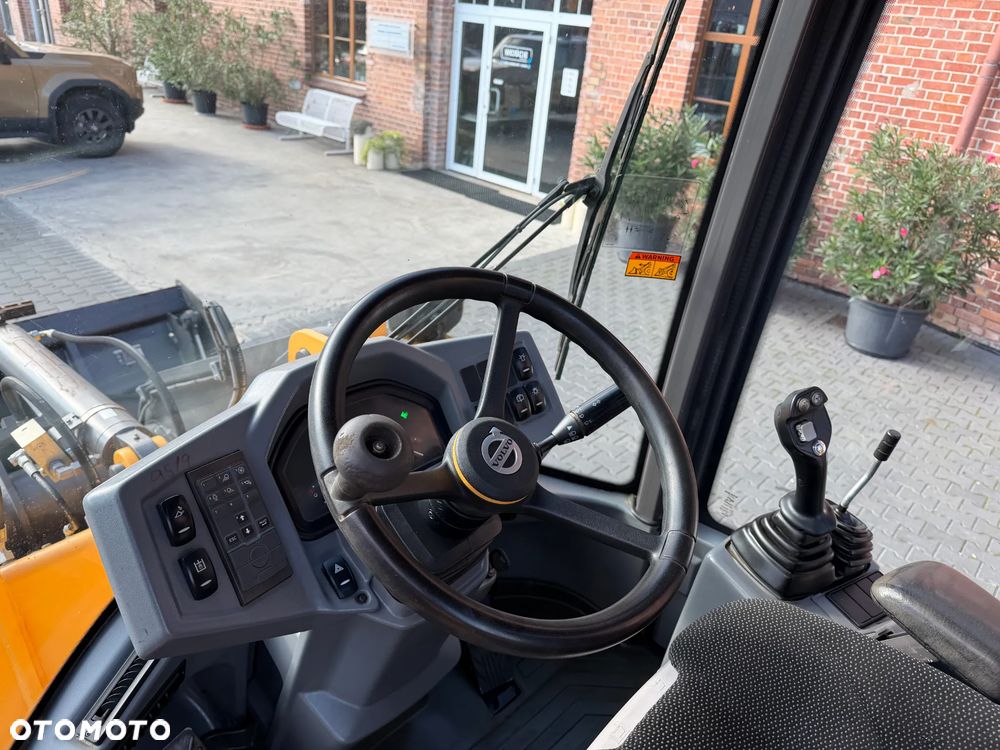 Volvo L30G - 24