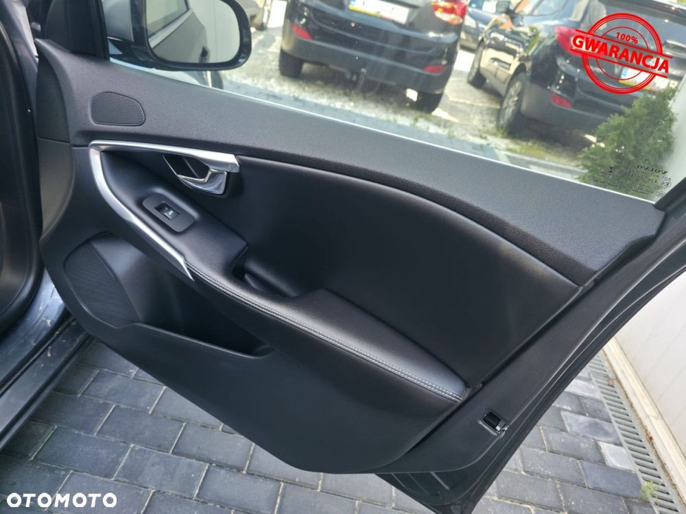 Volvo V40 D2 R-Design - 34