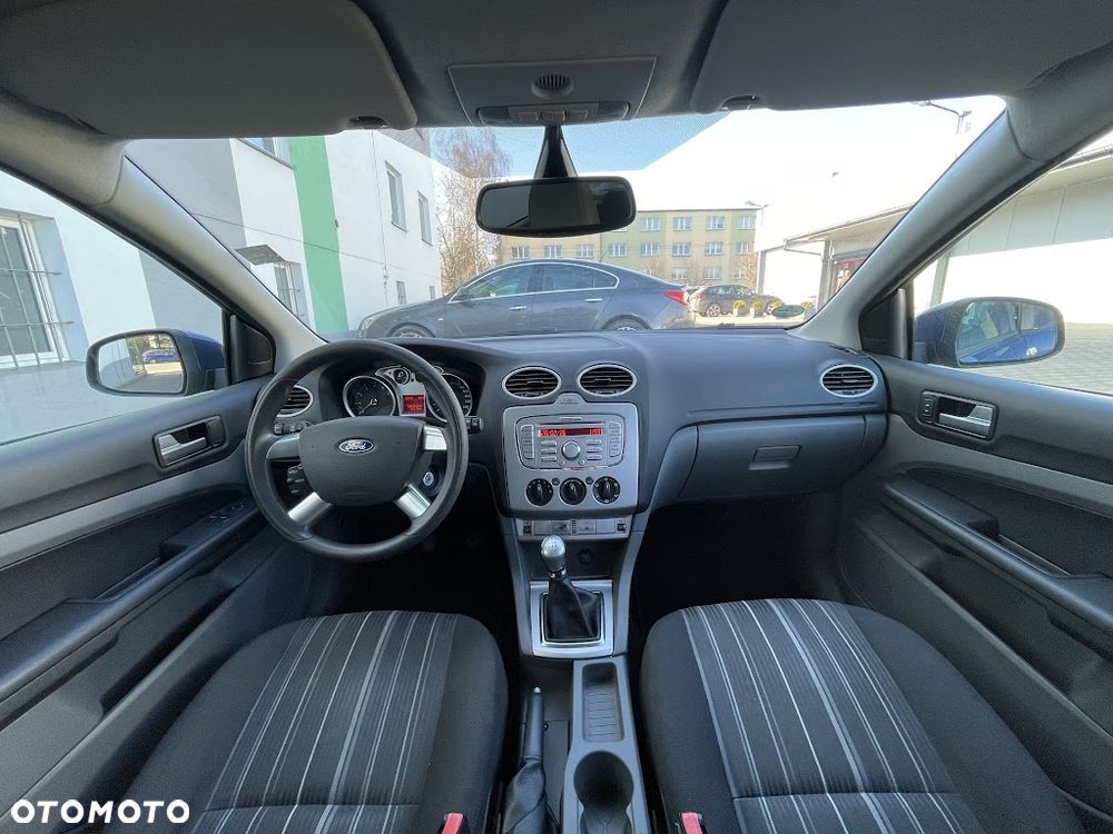 Ford Focus 1.6 16V Style+ - 12
