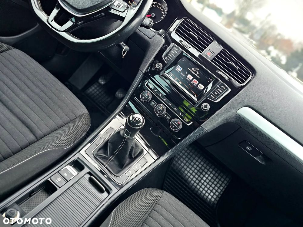 Volkswagen Golf 1.6 TDI BlueMotion Technology Cup - 16