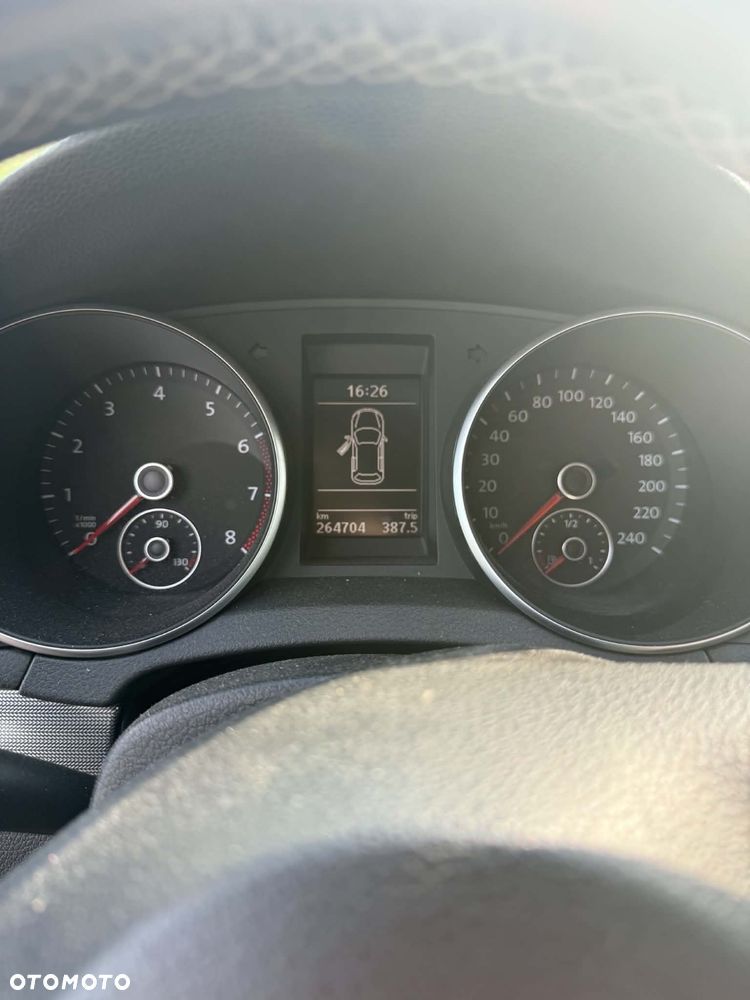Volkswagen Golf - 6