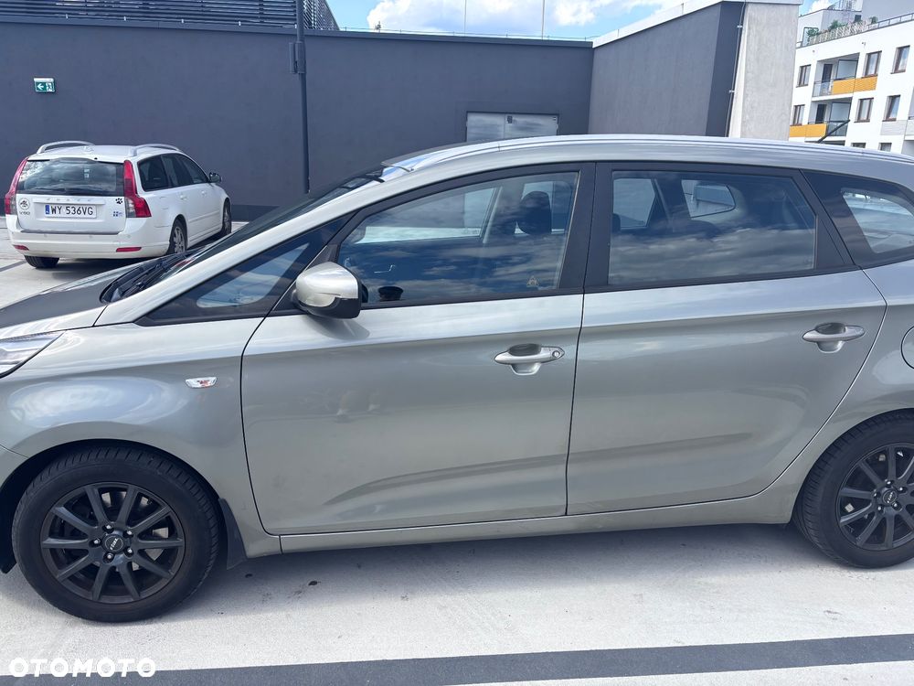 Kia Carens - 3