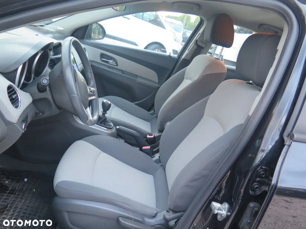Chevrolet Cruze 1.6 LS - 13