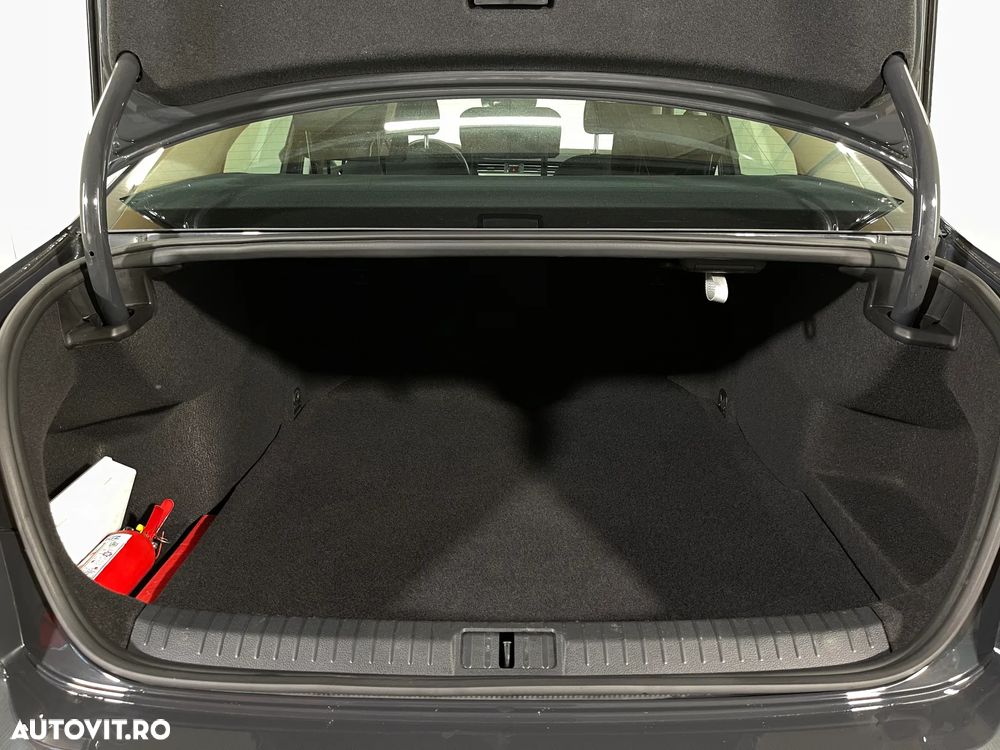 Volkswagen Passat 2.0 TDI Advance - 13