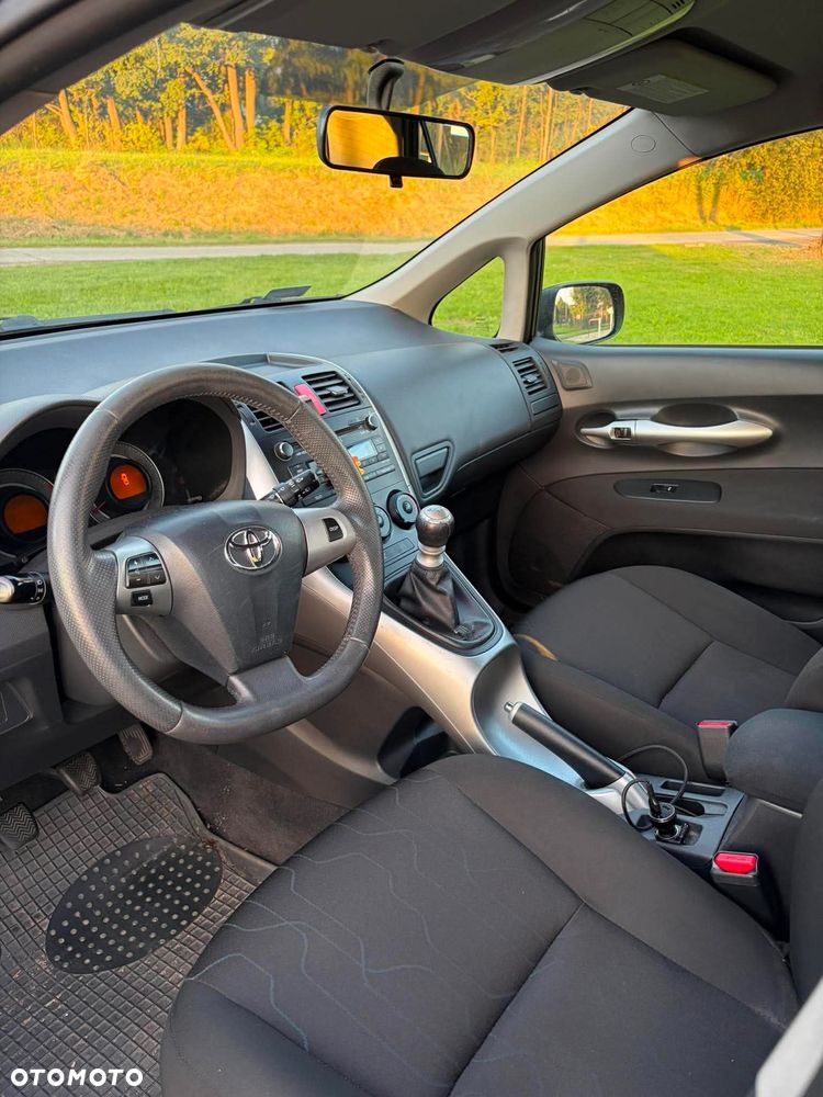 Toyota Auris 1.33 VVT-i Terra - 2