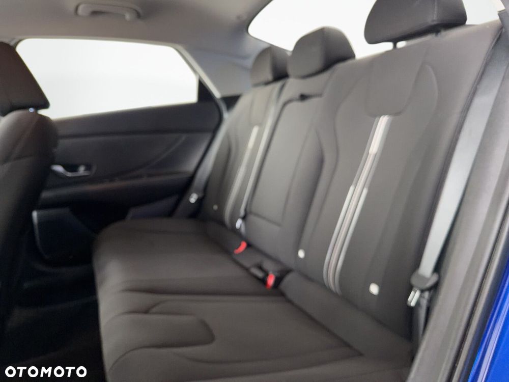 Hyundai Elantra - 13