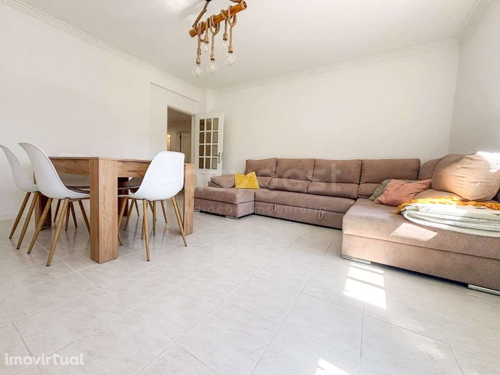 Apartamento T2 renovado na Moita com arrecadação - Grande imagem: 3/28