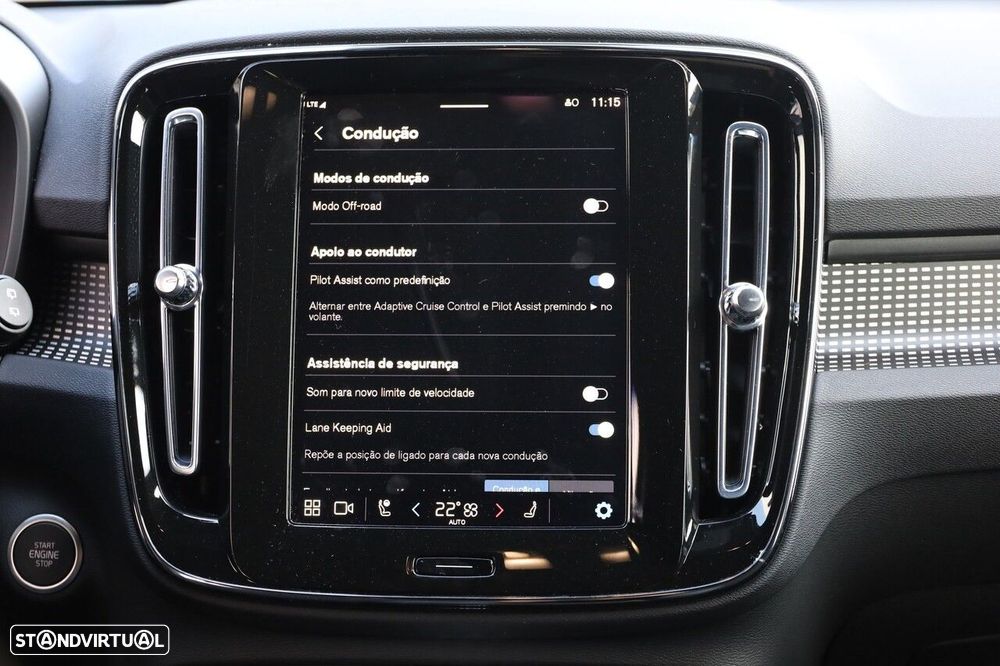 Volvo XC 40 2.0 B3 Plus Dark - 28