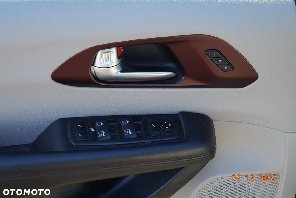 Chrysler Pacifica - 15