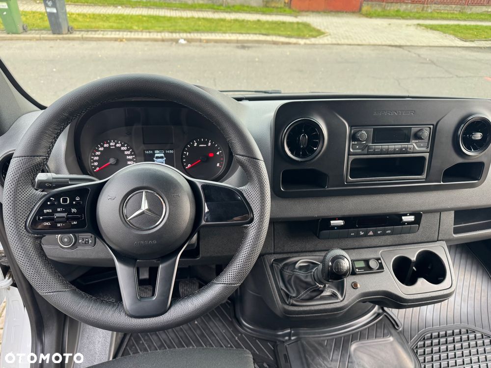Mercedes-Benz Sprinter 319 - 10