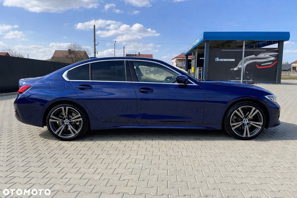 BMW Seria 3 330i M Sport - 9