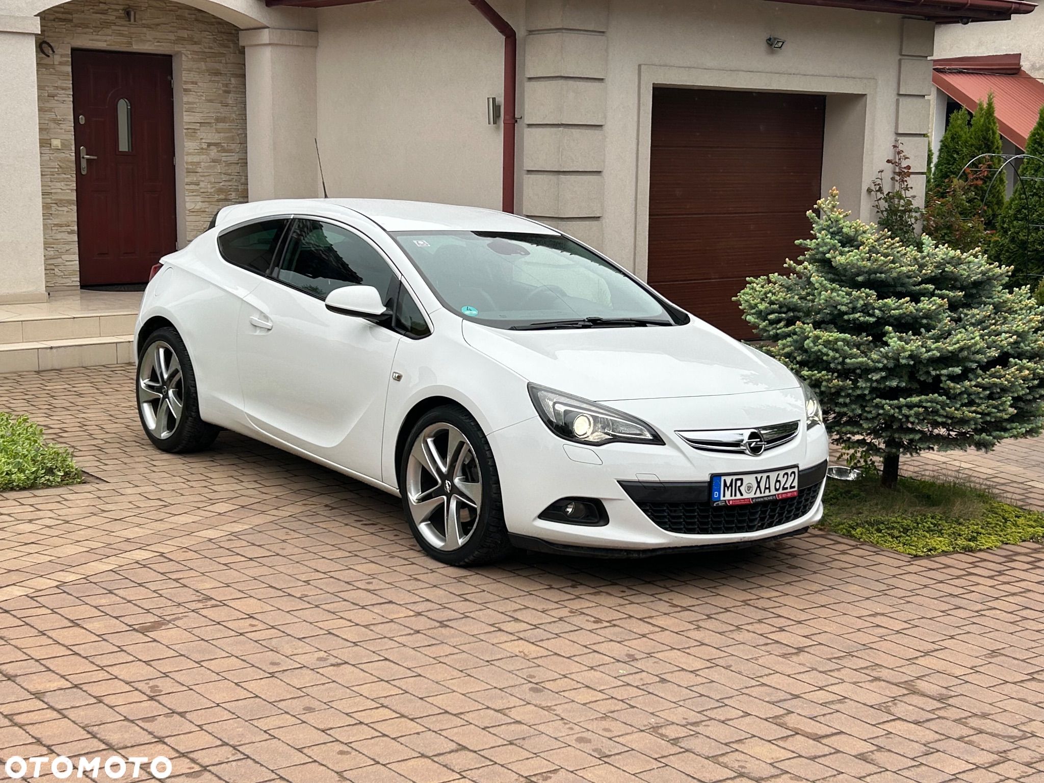Opel Astra GTC 1.4 Turbo - 1