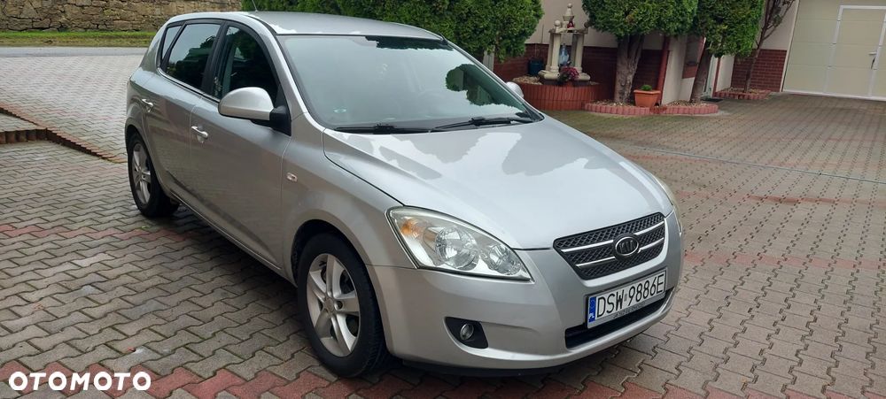 Kia Ceed - 11