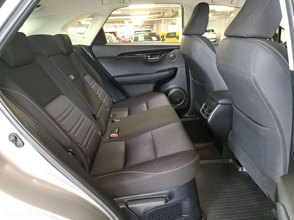 Lexus NX 300h Business Edition AWD - 15