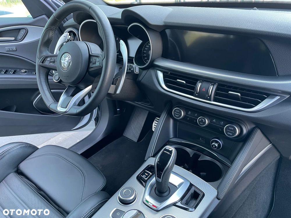 Alfa Romeo Stelvio 2.0 Turbo Veloce Q4 - 19