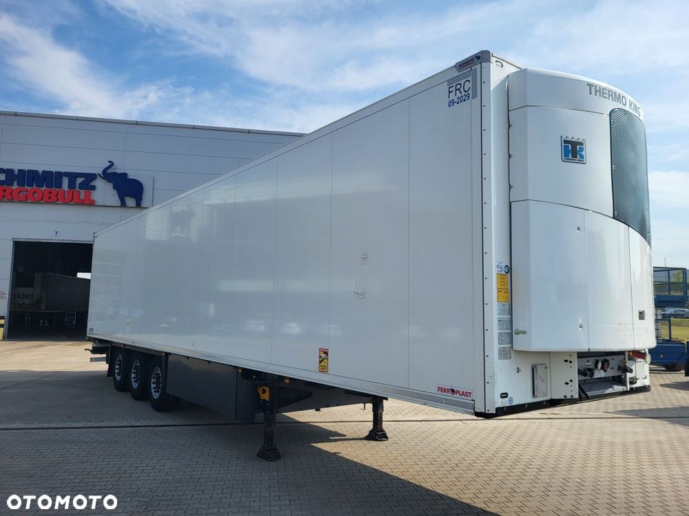 Schmitz Cargobull ThermoKing SLXi300; Dopplestock; Uchwyty promowe, Paleciara - 1