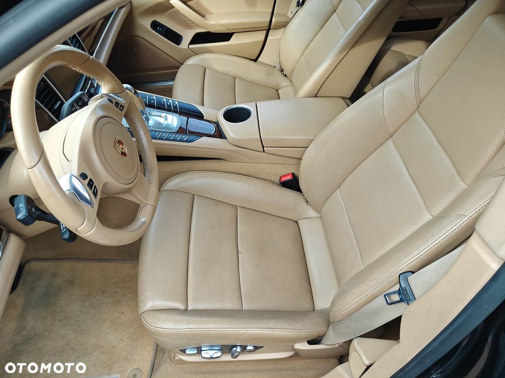 Porsche Panamera 4S - 8