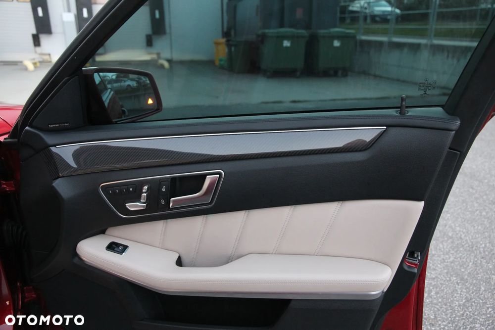 Mercedes-Benz Klasa E 63 AMG S 4-Matic - 29