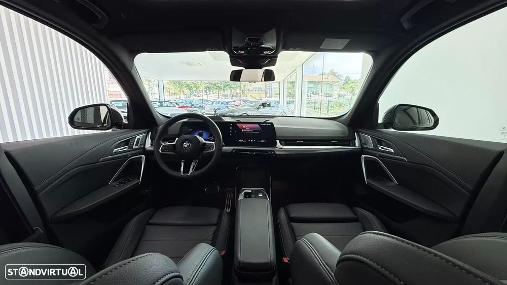 BMW iX1 eDrive20 Pack Desportivo M - 23