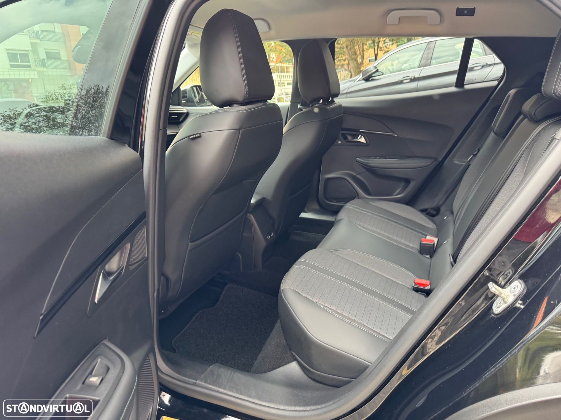 Peugeot 2008 BlueHDi 110 Allure - 32