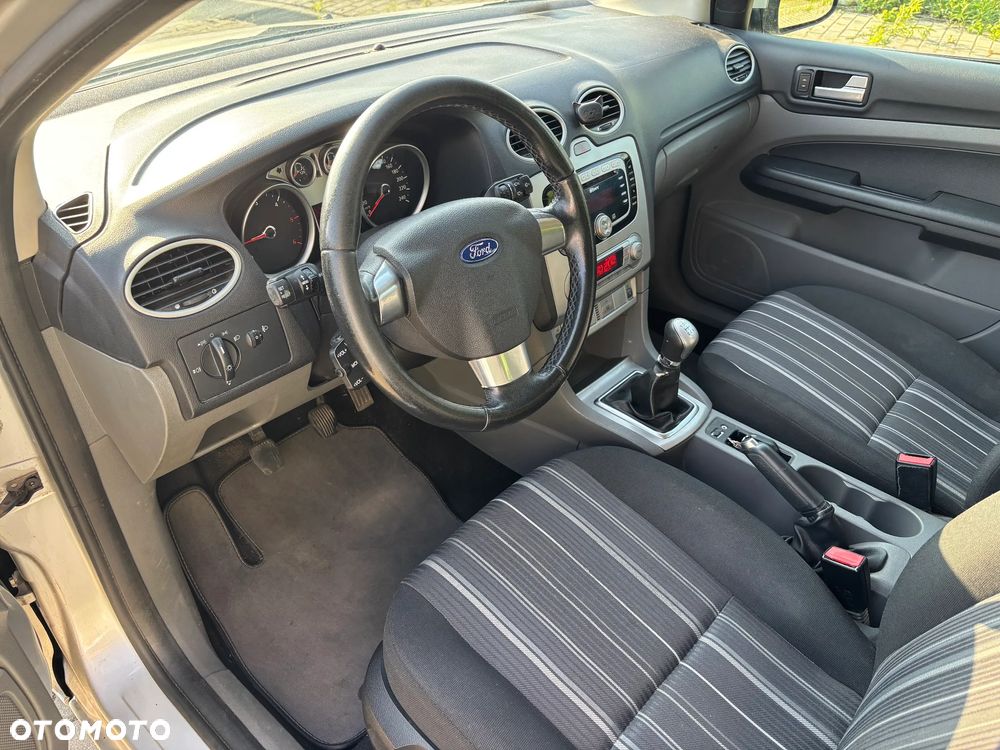 Ford Focus 1.6 TDCi DPF Style - 11