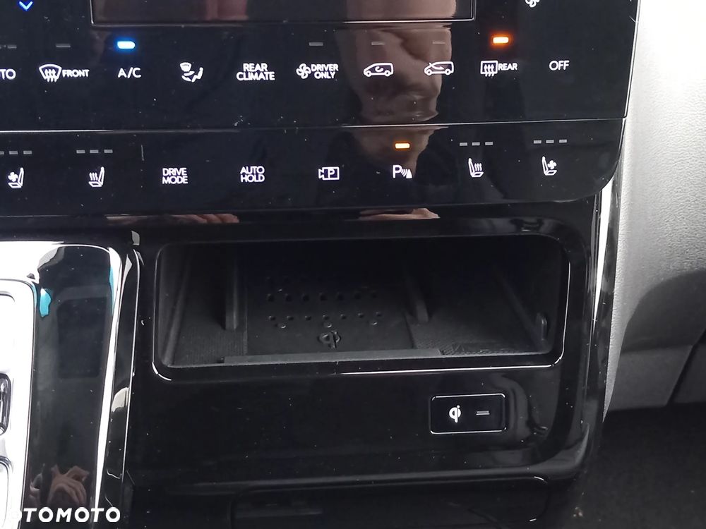 Hyundai Staria 1.6 T-GDI HEV Smart VIP - 24