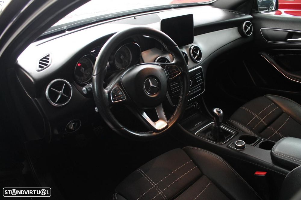 Mercedes-Benz GLA 180 d Urban - 12