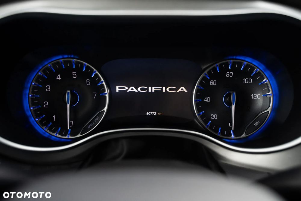 Chrysler Pacifica - 11