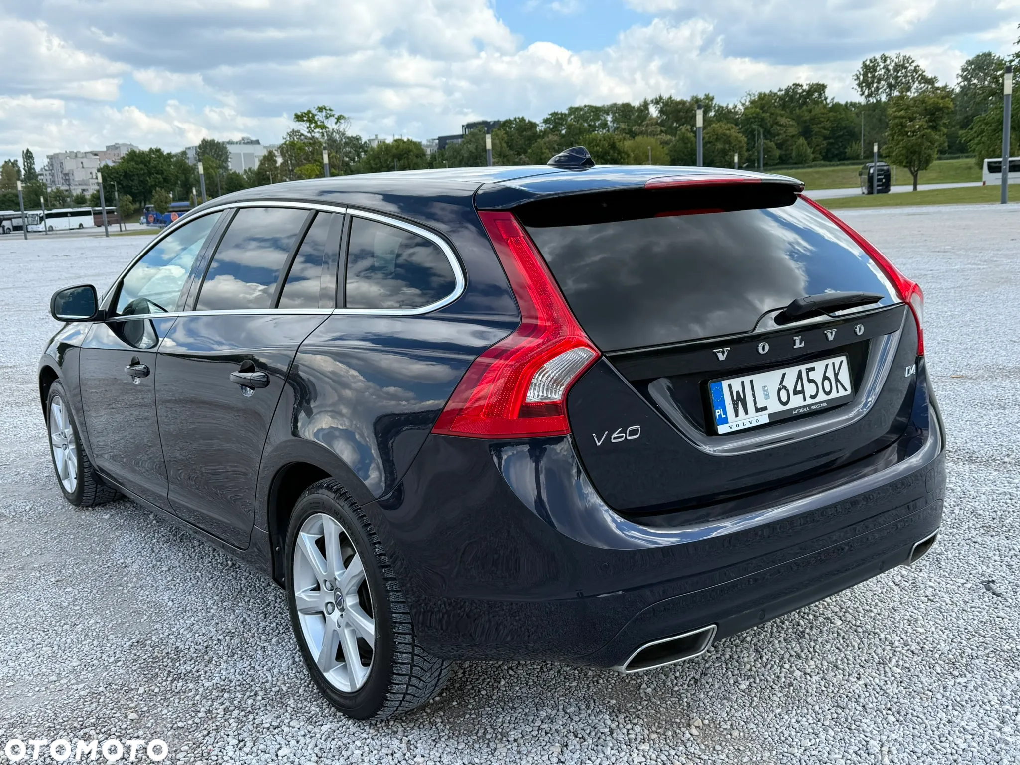 Volvo V60 D4 Drive-E Momentum - 3