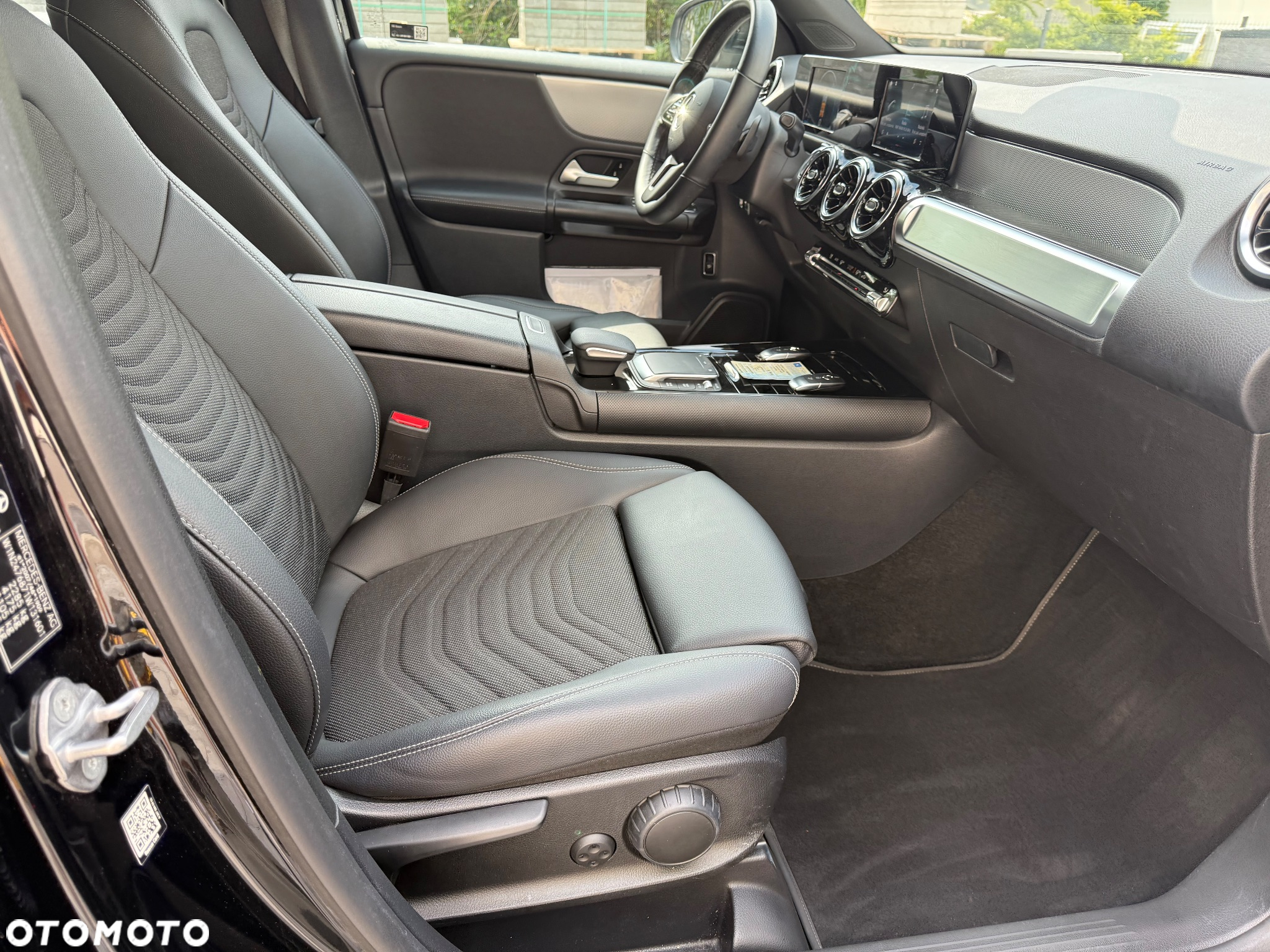 Mercedes-Benz GLB 200 7G-DCT - 33