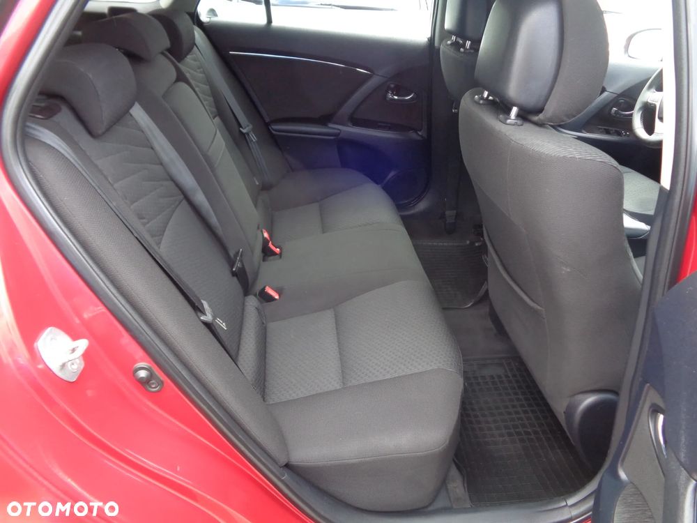 Toyota Avensis 2.0 D-4D Sol Premium - 19