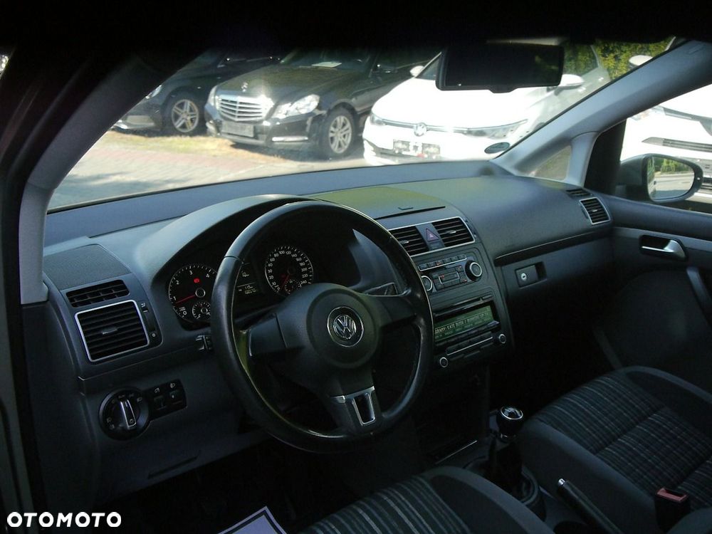 Volkswagen Touran - 27