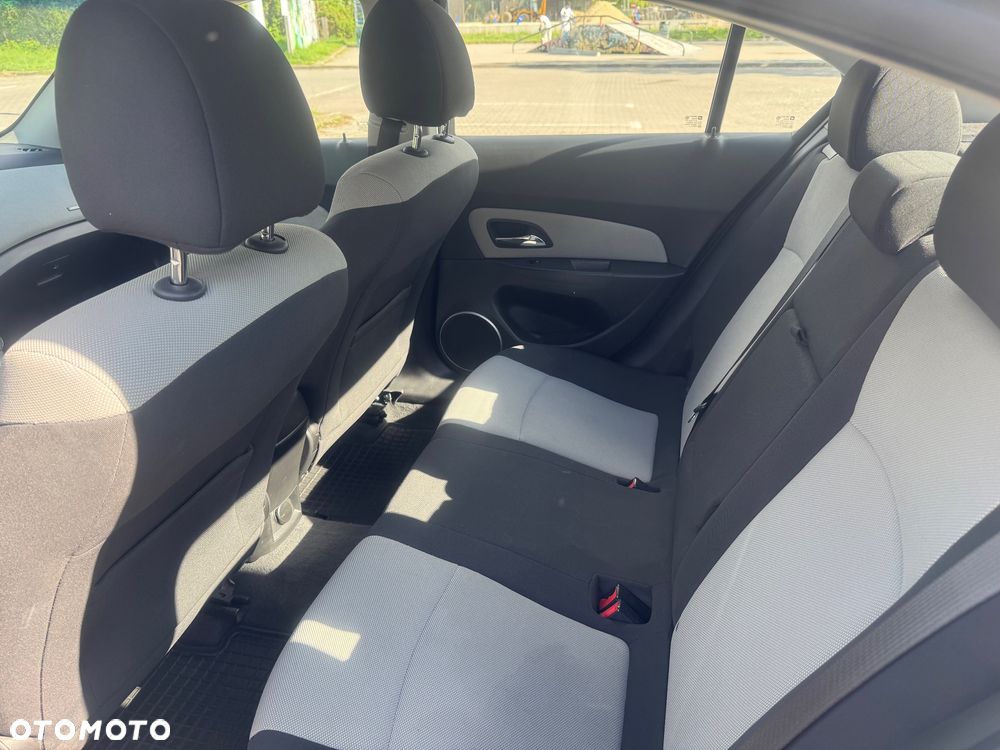 Chevrolet Cruze 1.6 LS - 15