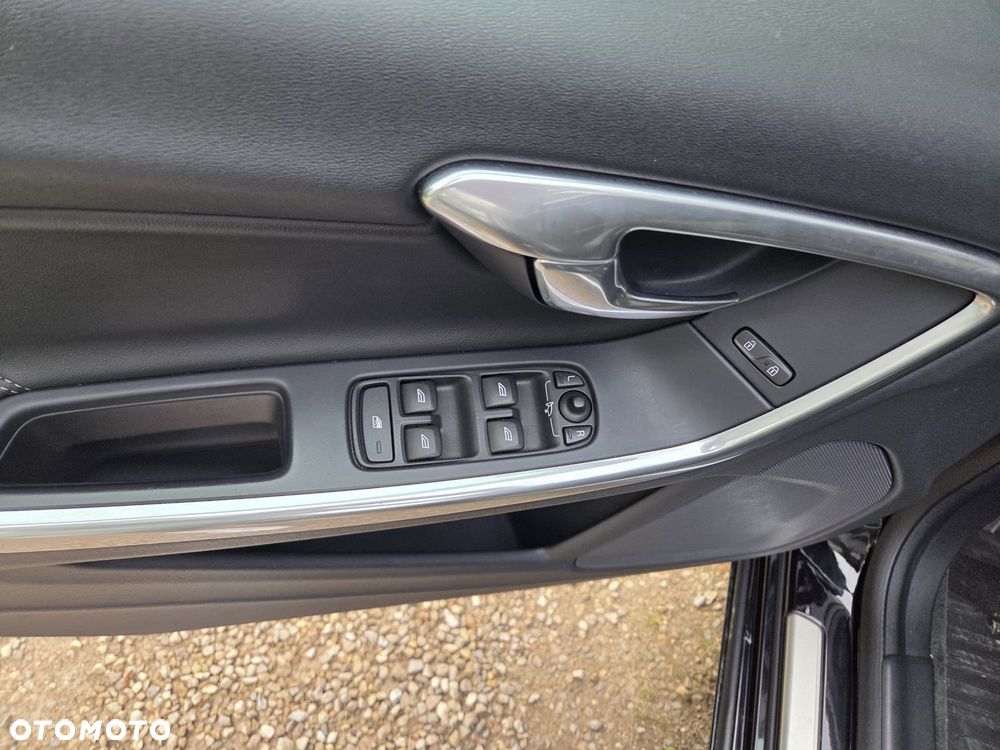 Volvo V60 D3 Momentum - 14