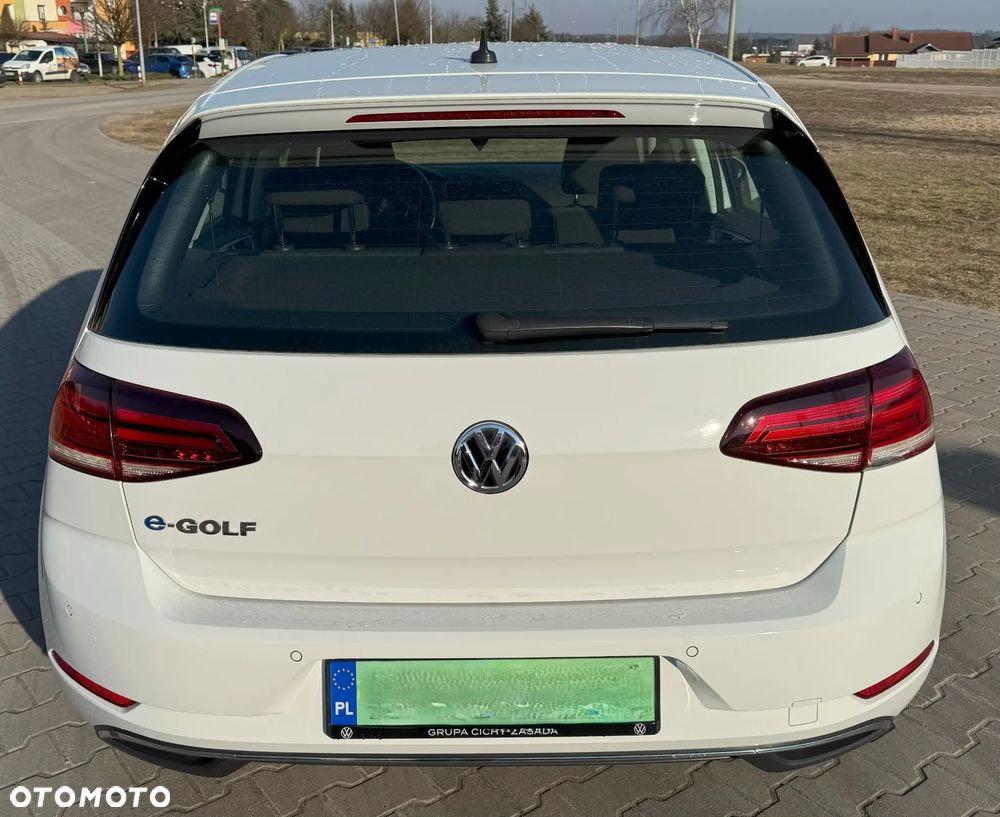 Volkswagen Golf - 6