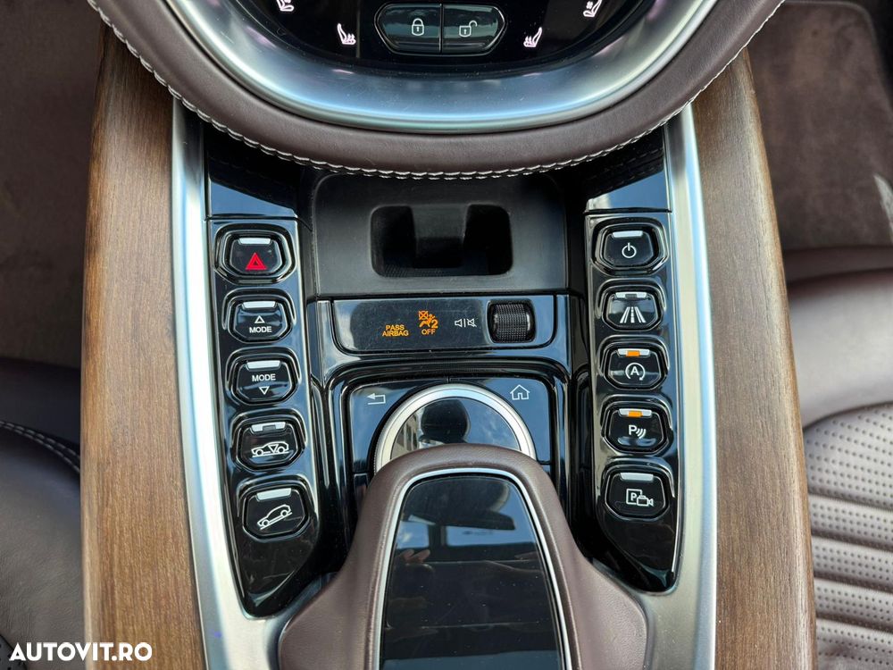 Aston Martin DBX - 25